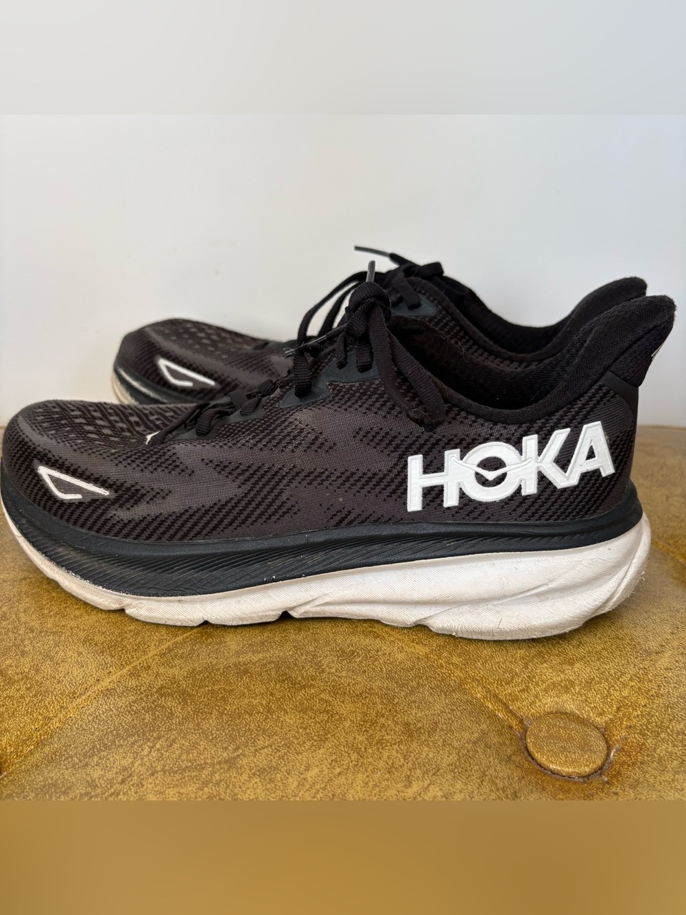 HOKA Clifton 9 Women's Running Shoes Black / White Size 9.5B